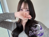 📧【2261】化妝品專櫃小姐烏黑飄逸長髮！165cm E杯火辣誘人好身材，舉止投足間誘惑力